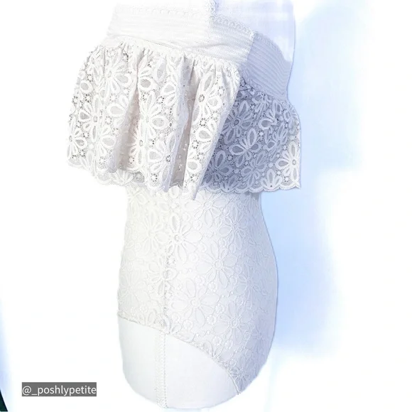 Victoria secret XS Very Sexy Off-the-shoulder flower detail Lace Bodysuit - Picture 10 of 16